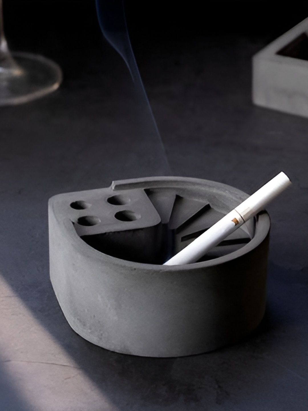 

Greyt Mistero Spiral Grey Textured Ash Tray