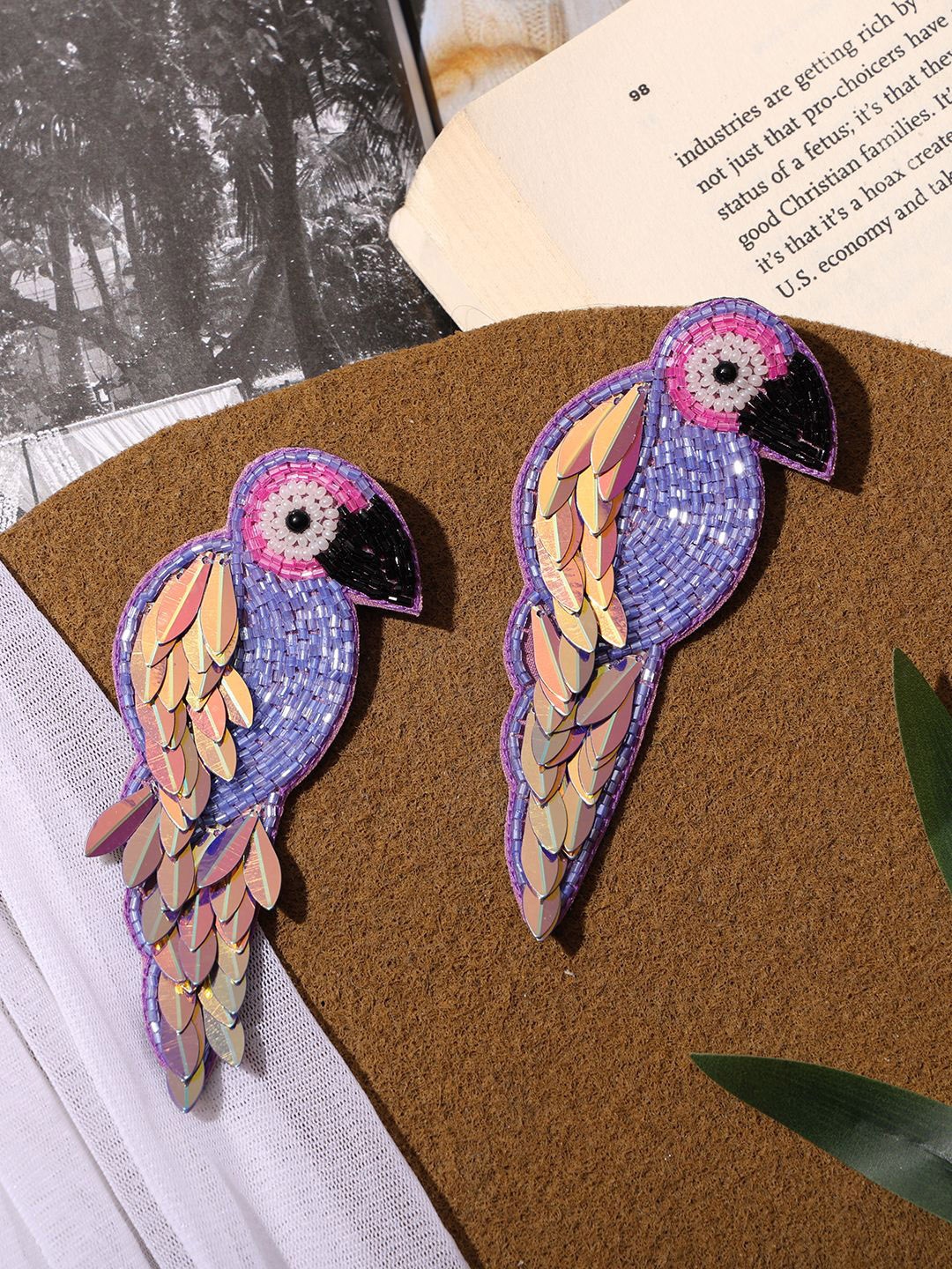 

VENI Contemporary Studs Earrings, Purple