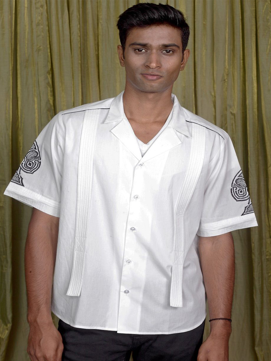 

Felix Bendish Men Classic Cuban Collar Solid Cotton Relaxed Fit Casual Shirt, White