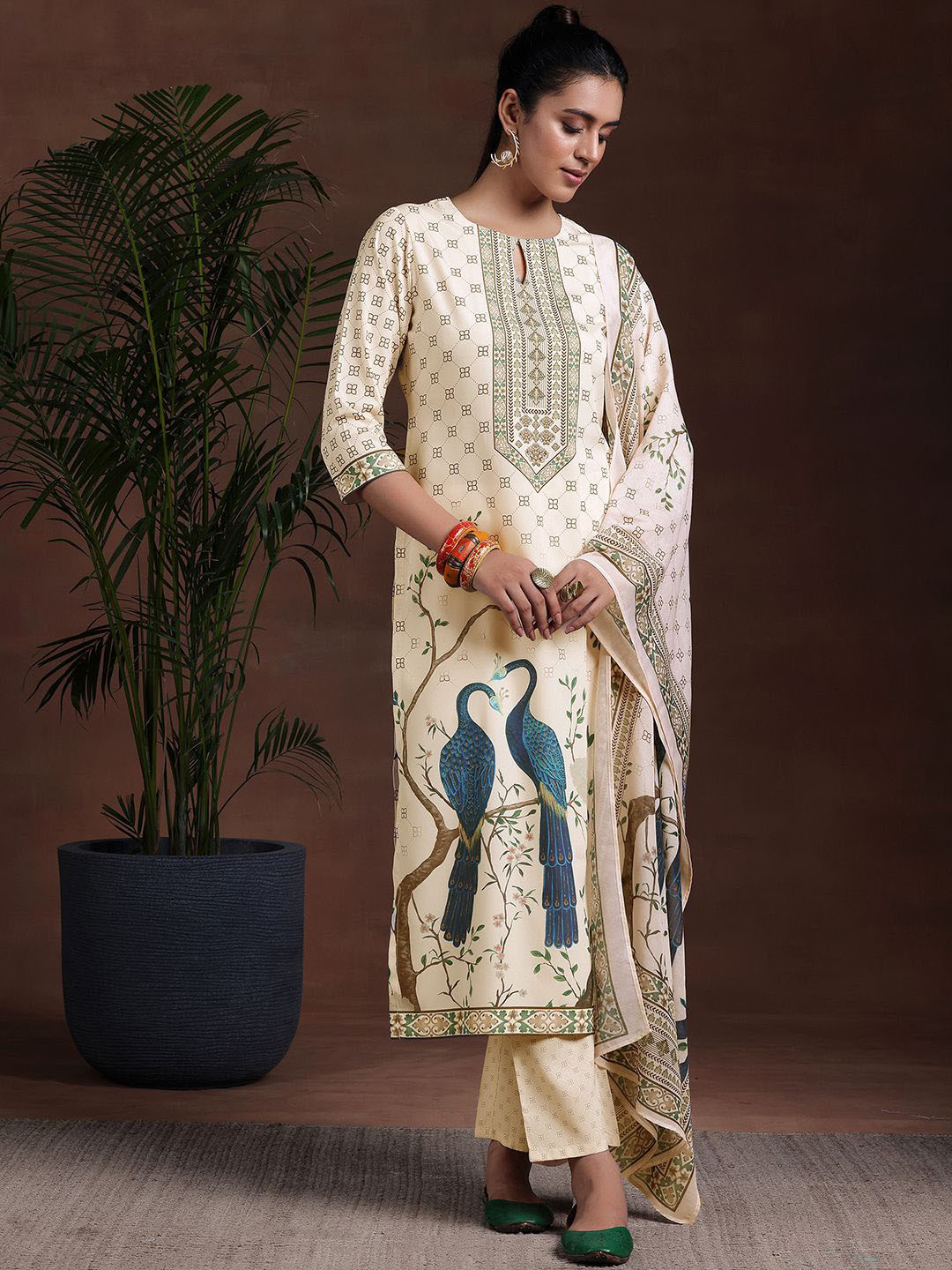 

Libas Ethnic Motifs Printed Keyhole Neck Straight Kurta With Trousers & Dupatta, Off white