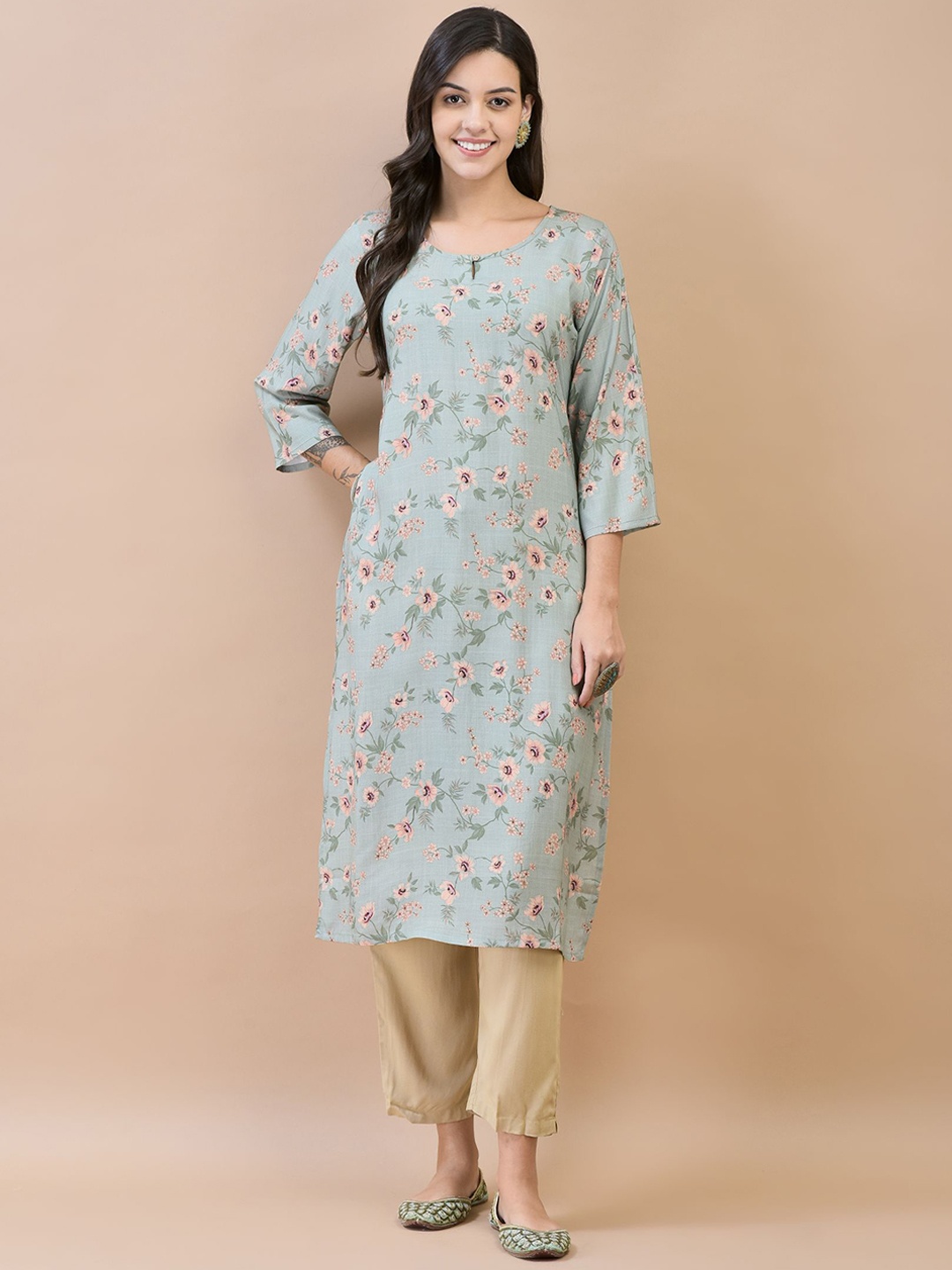 

Shree Women Floral Printed Keyhole Neck Flared Sleeves Thread Work Kurta, Green