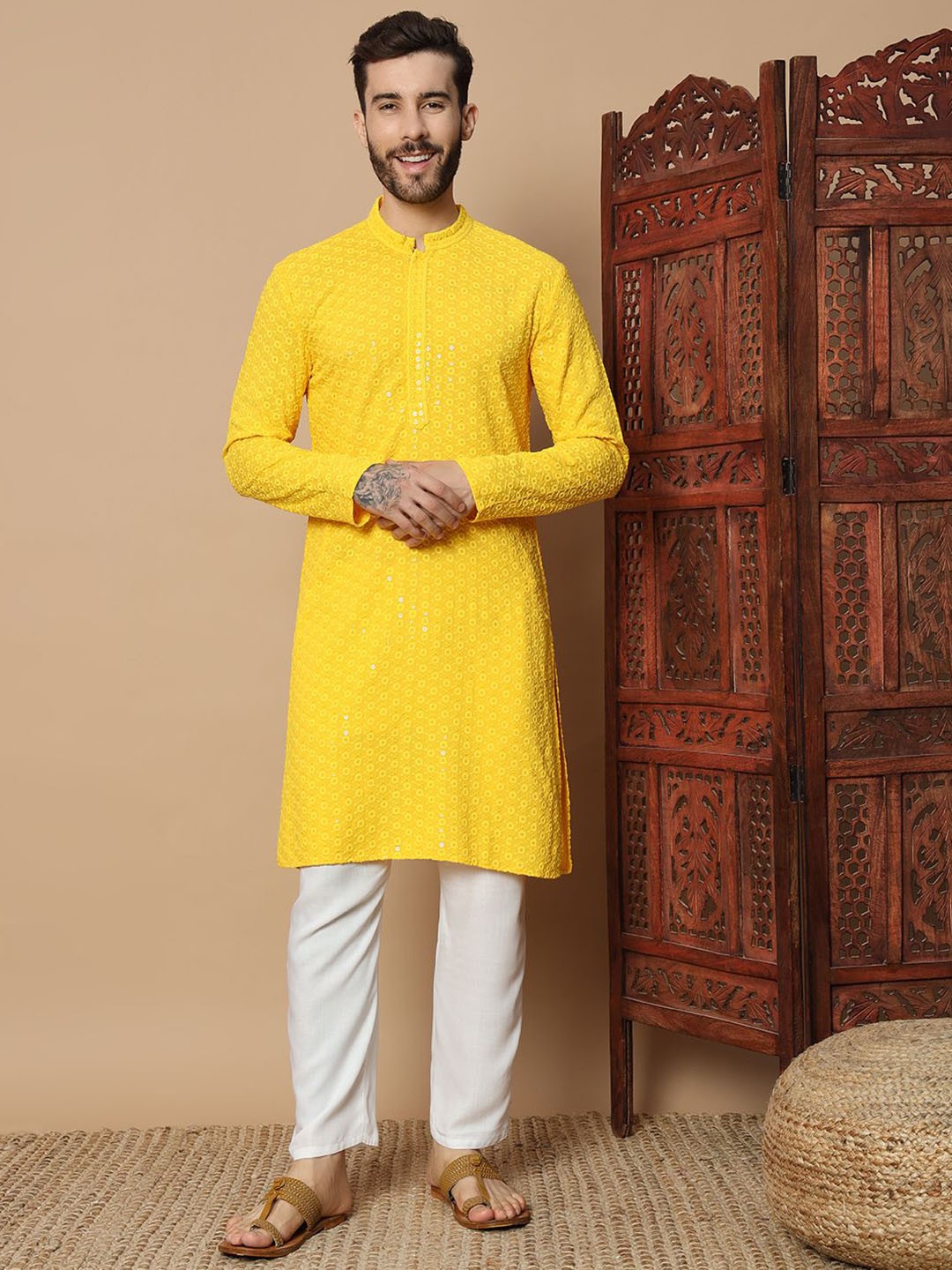 

GLITO Men Ethnic Motifs Embroidered Regular Thread Work Kurta with Pyjamas, Yellow