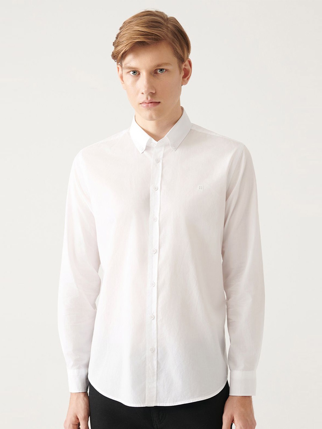 

AVVA Men Button-Down Collar Solid Cotton Casual Shirt, White