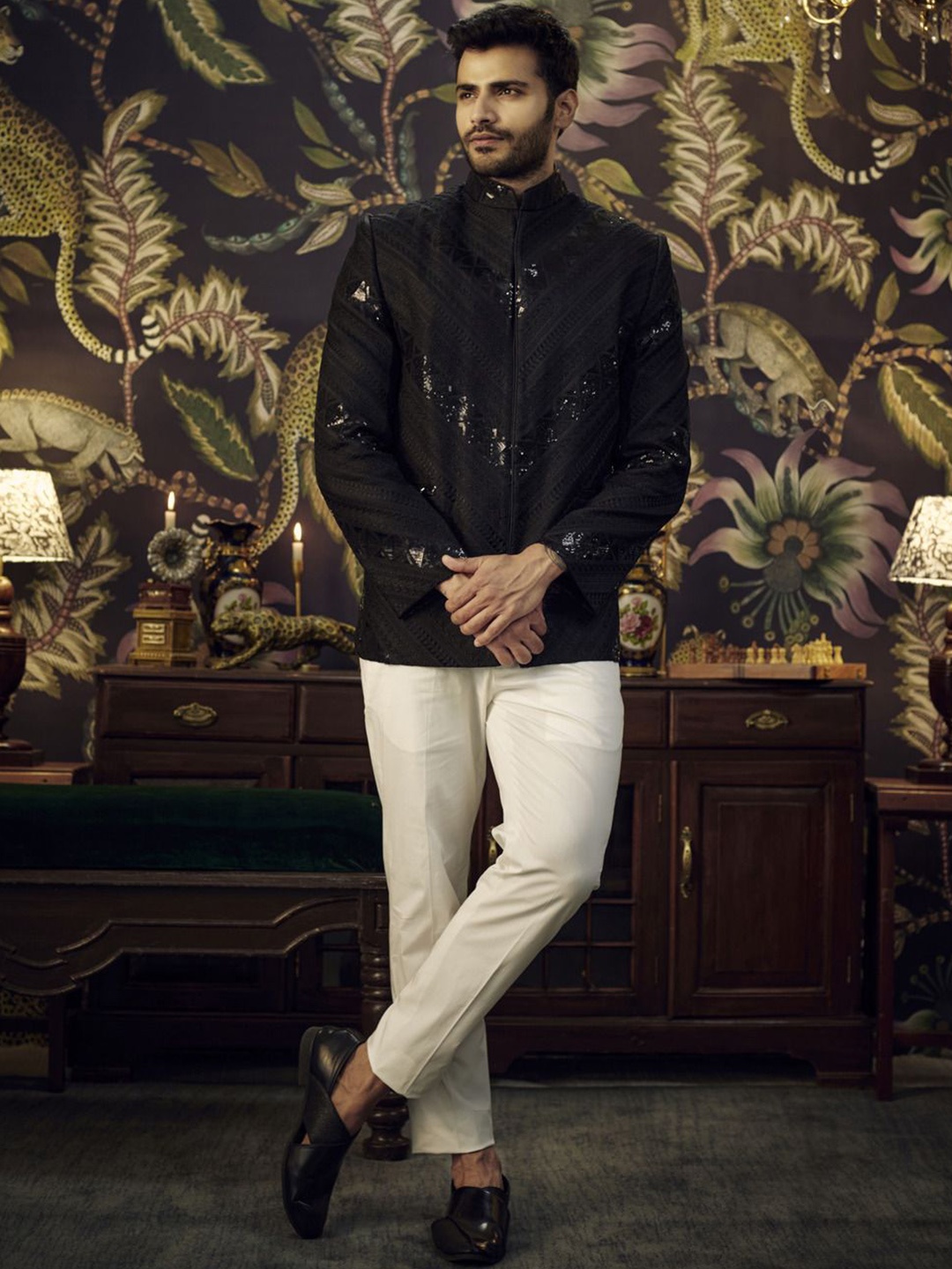

KASBAH CLOTHING NISHCHAIY SAJDEH Men Embroidered Bandhgala Blazers, Black