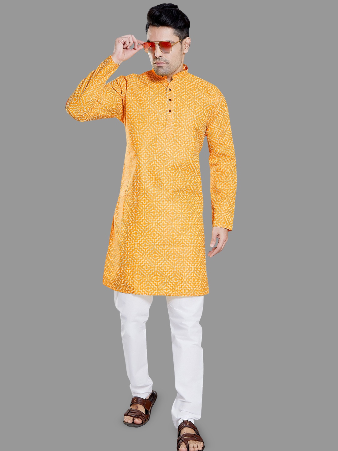 

DIVISIVE Men Printed Regular Kurta with Pyjamas, Yellow