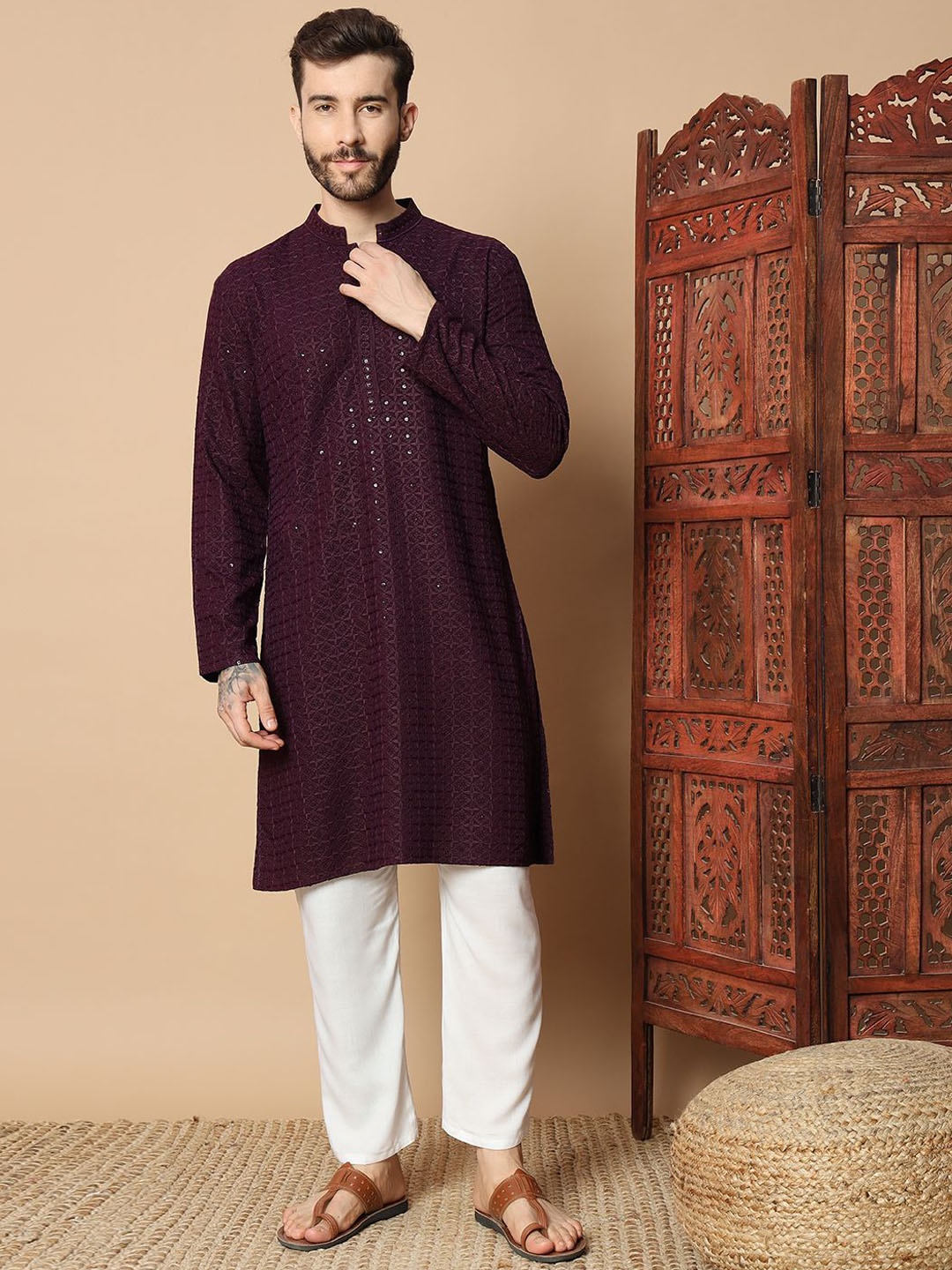 

GLITO Men Ethnic Motifs Embroidered Regular Sequinned Kurta with Pyjamas, Maroon