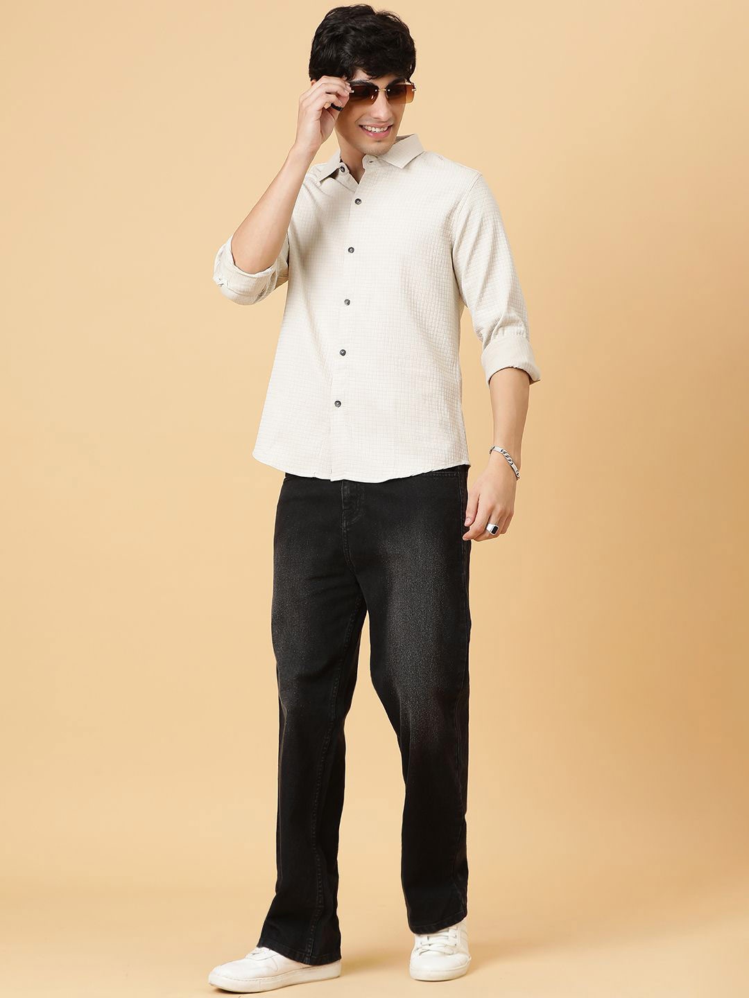 

Kotty Men Relaxed Spread Collar Solid Casual Shirt, Beige