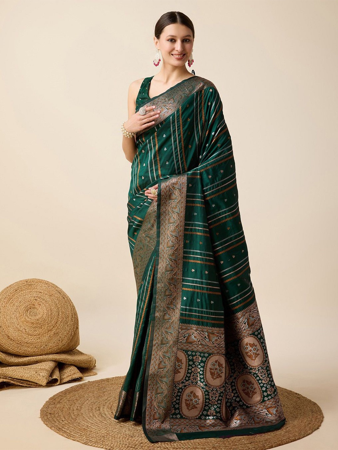 

LEOSAGI Embellished Zari Pure Silk Kanjeevaram Saree, Green