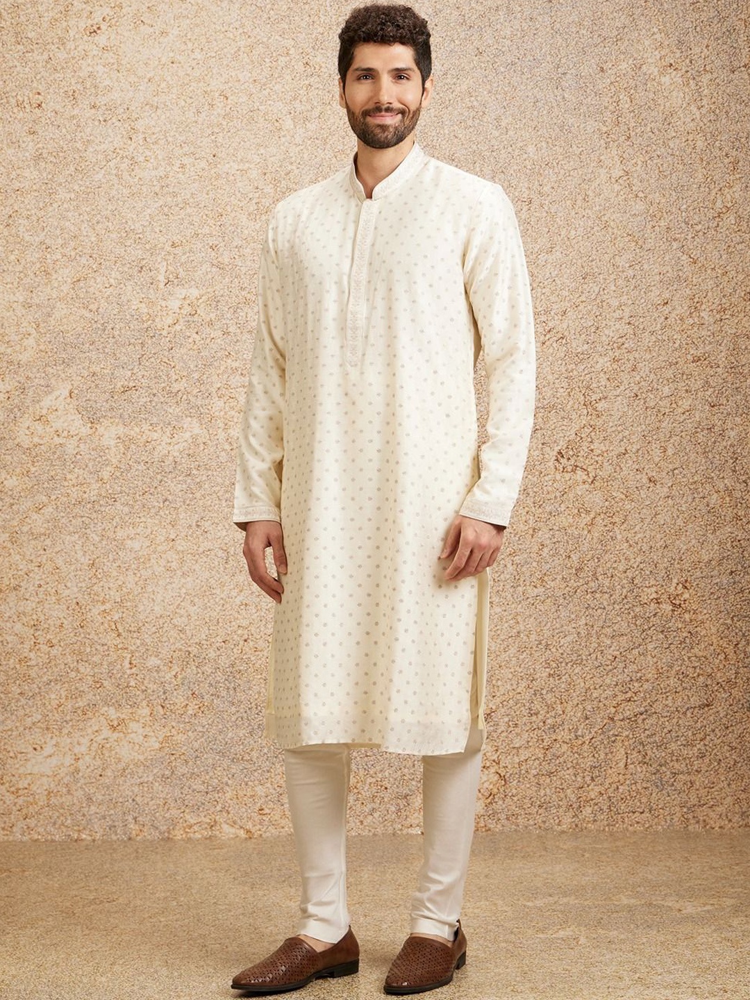 

Twamev Men Embroidered Regular Sequinned Kurta with Churidar, White