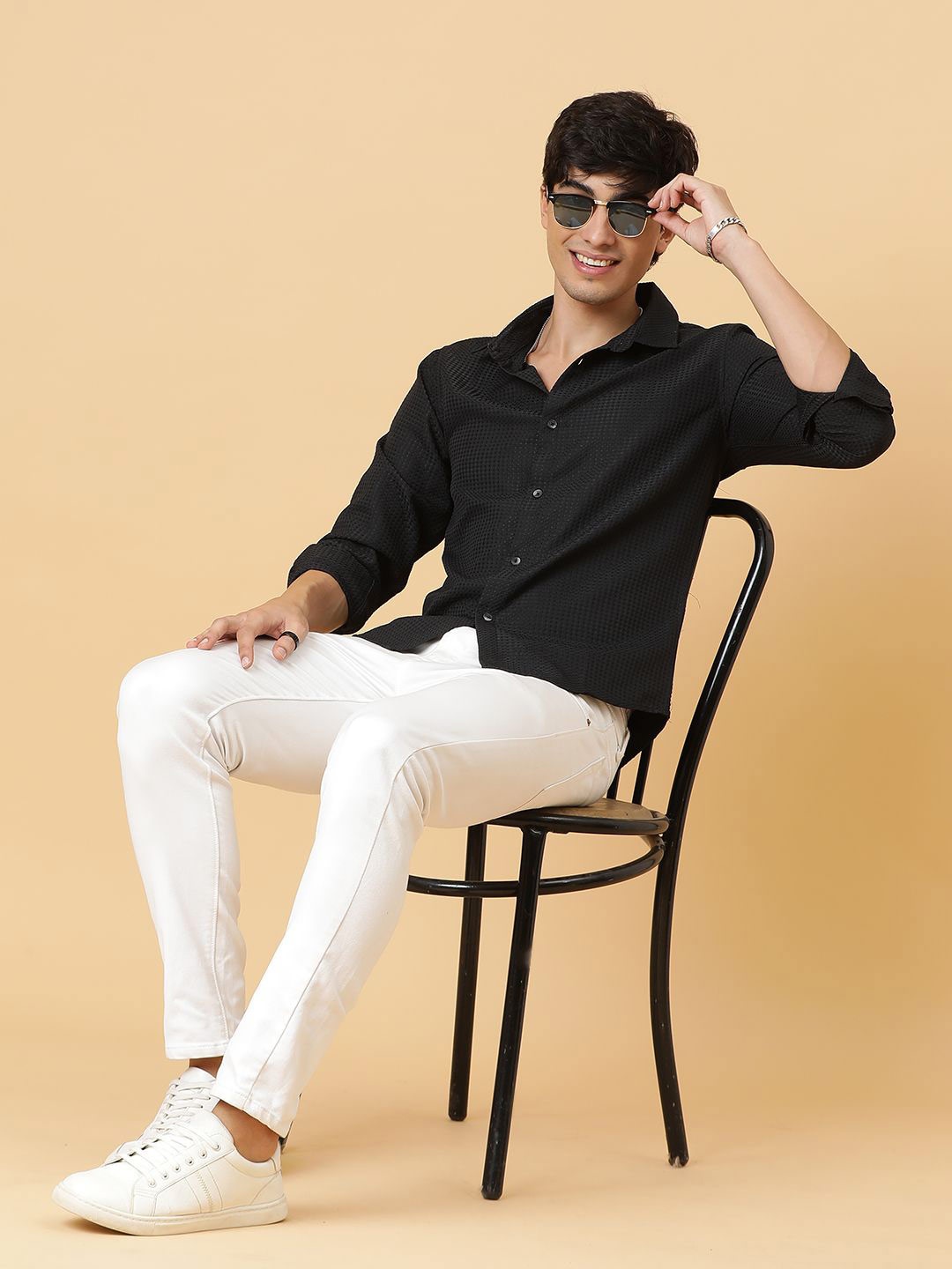 

Kotty Men Relaxed Spread Collar Solid Casual Shirt, Black