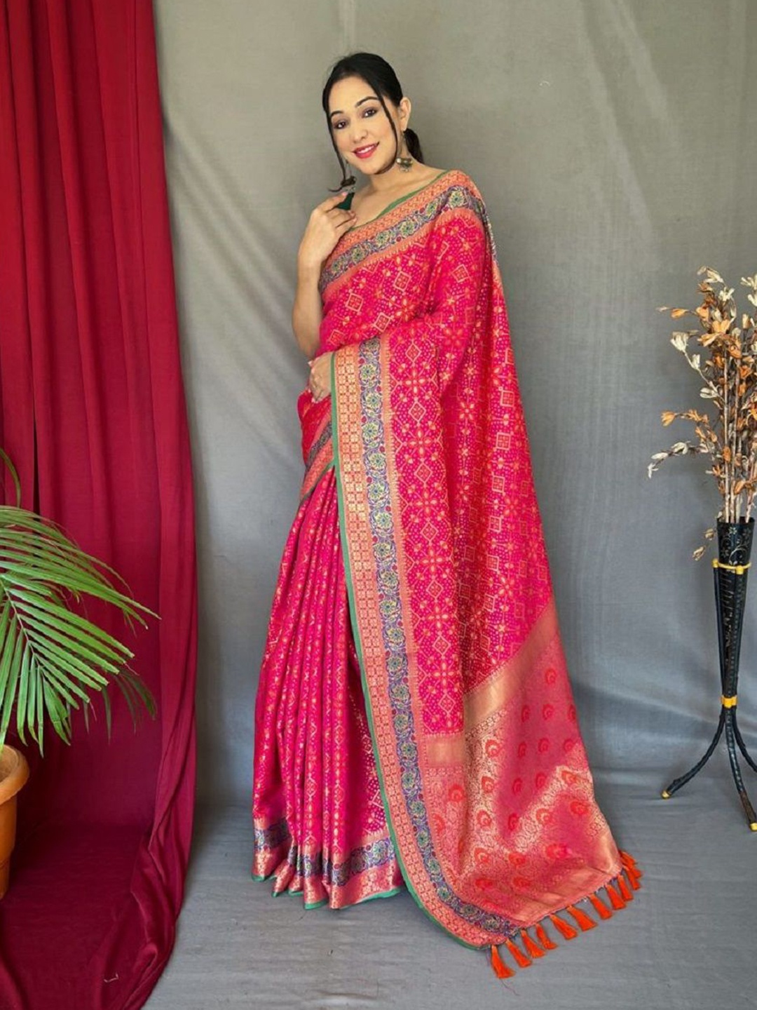 

SHOBHA SAREES Warli Zari Pure Silk Patola Saree, Pink