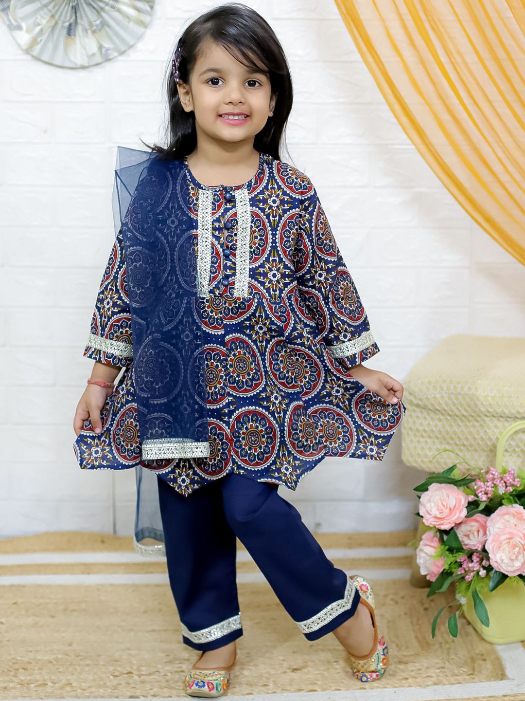 

JUNITOS Girls Ethnic Motifs Printed A-Line Pure Cotton Kurta with Pyjama & Dupatta, Blue