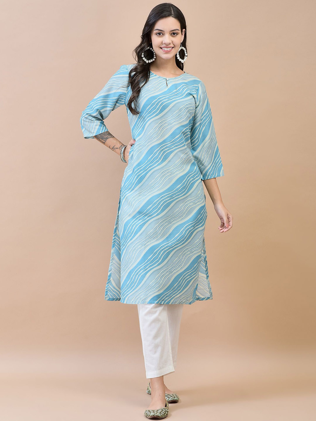 

Shree Women Printed Keyhole Neck Cold-Shoulder Sleeves Mirror Work Kurta, Blue