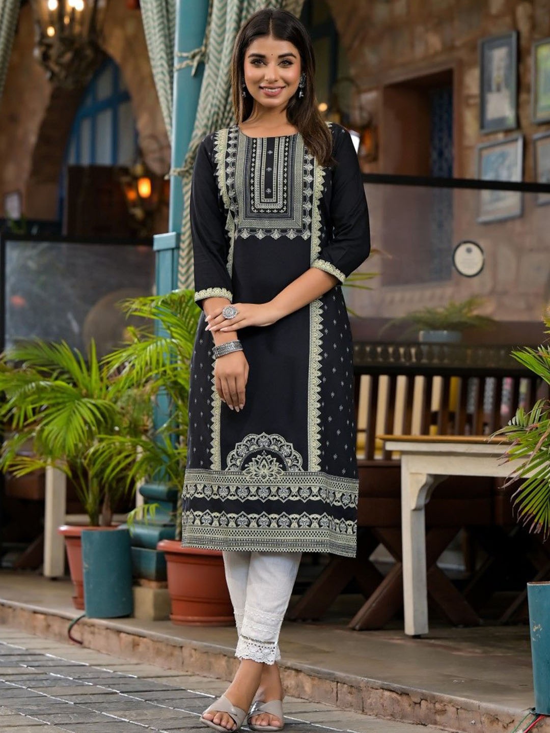 

Juniper Ethnic Motif Printed Round Neck Liva Straight Kurta, Black