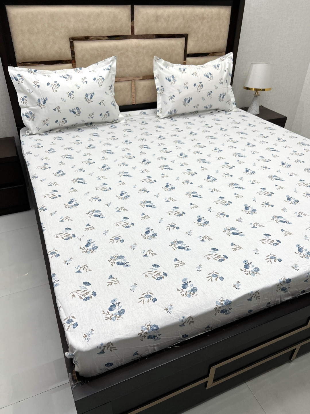 

Pure Decor Sapphire White Floral 330 TC Cotton Fitted King Bedsheet with 2 Pillow Covers