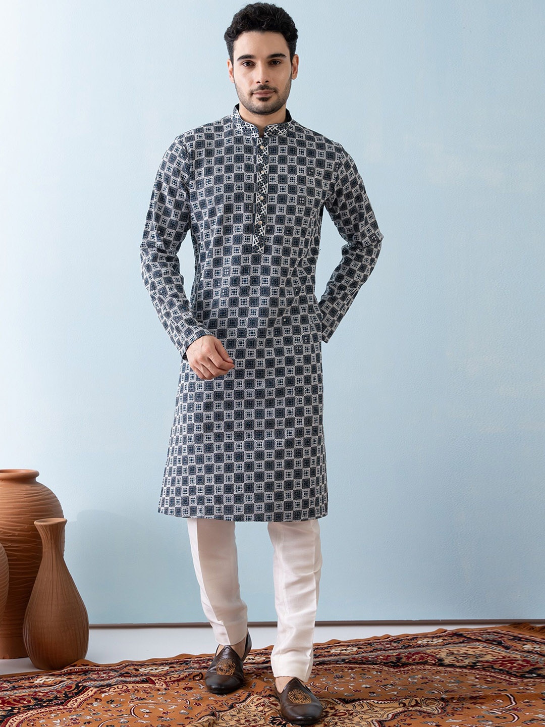 

HERE&NOW Geometric Embroidered Mandarin Collar Chikankari Straight Kurta, Navy blue