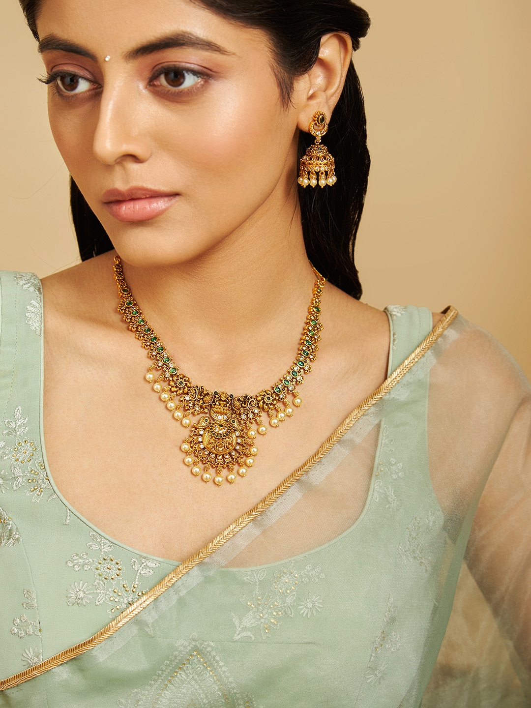 

Kushal's Fashion Jewellery Gold Plated Stones & Beads Studded Jewellery Set