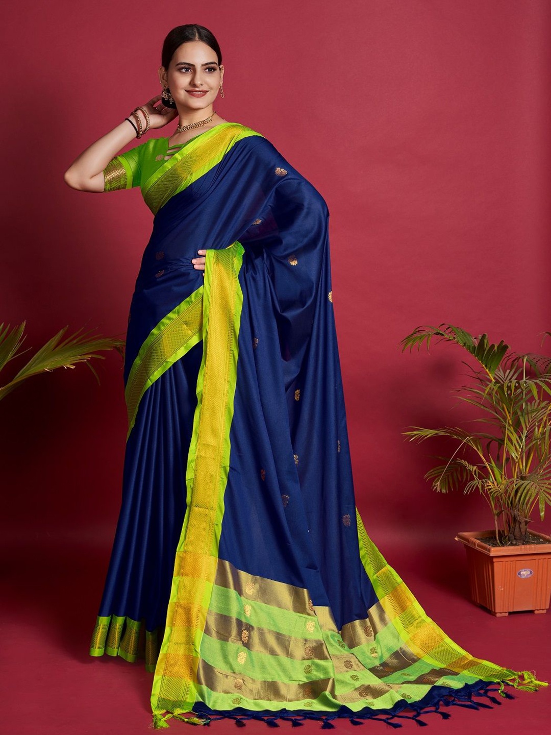 

LEOSAGI Woven Design Zari Pure Silk Kanjeevaram Saree, Navy blue