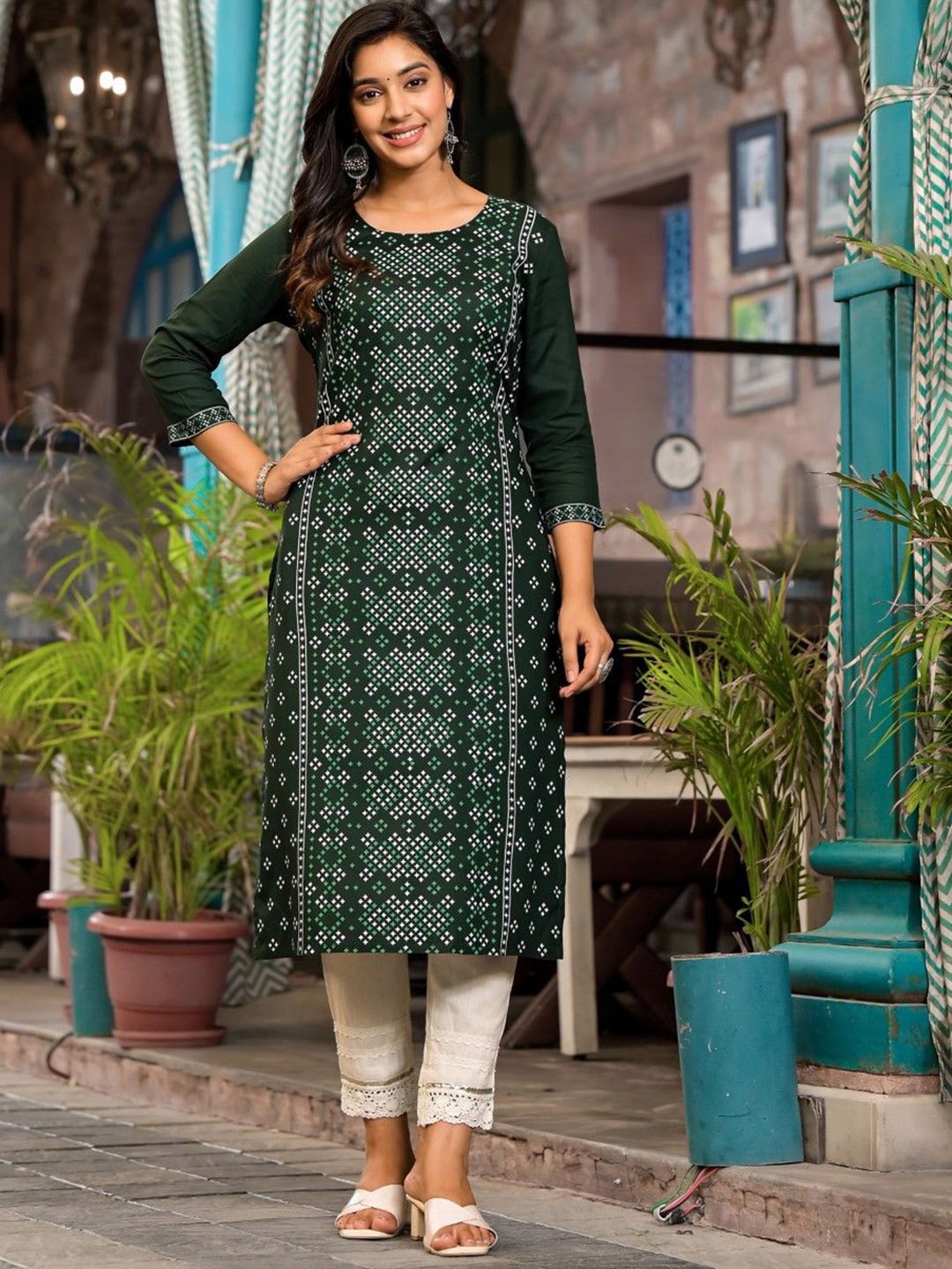 

Juniper Bandhani Printed Printed Round Neck Liva Straight Kurta, Green