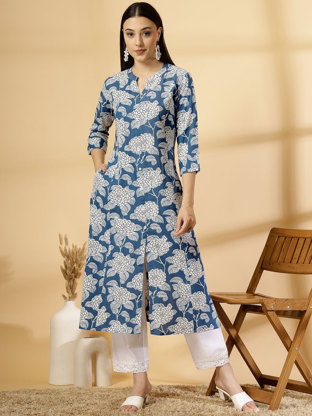 

Pistaa Floral Printed Mandarin Collar A-Line Kurta, Blue