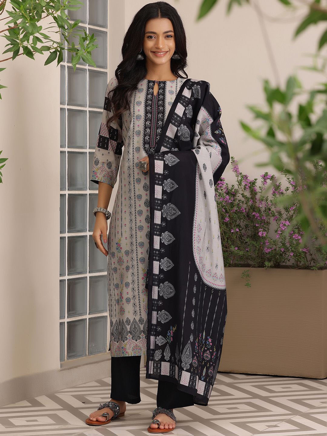 

Libas Floral Printed Kurta with Trousers & Dupatta, Grey
