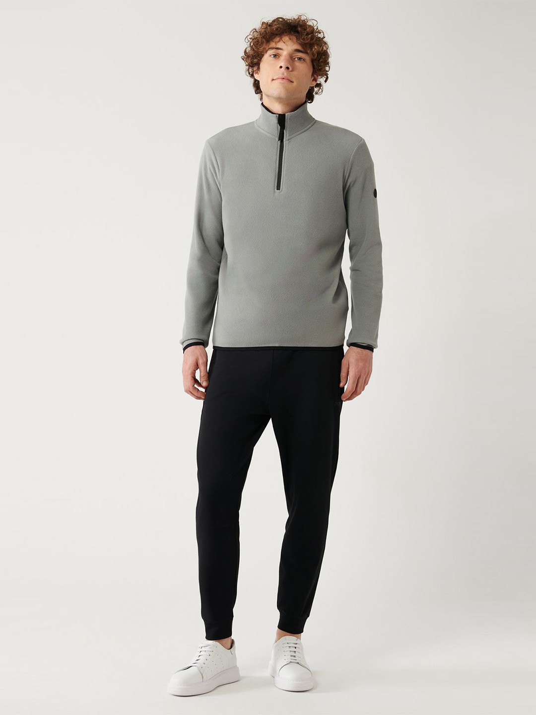 

AVVA Men Solid Sweatshirt, Grey