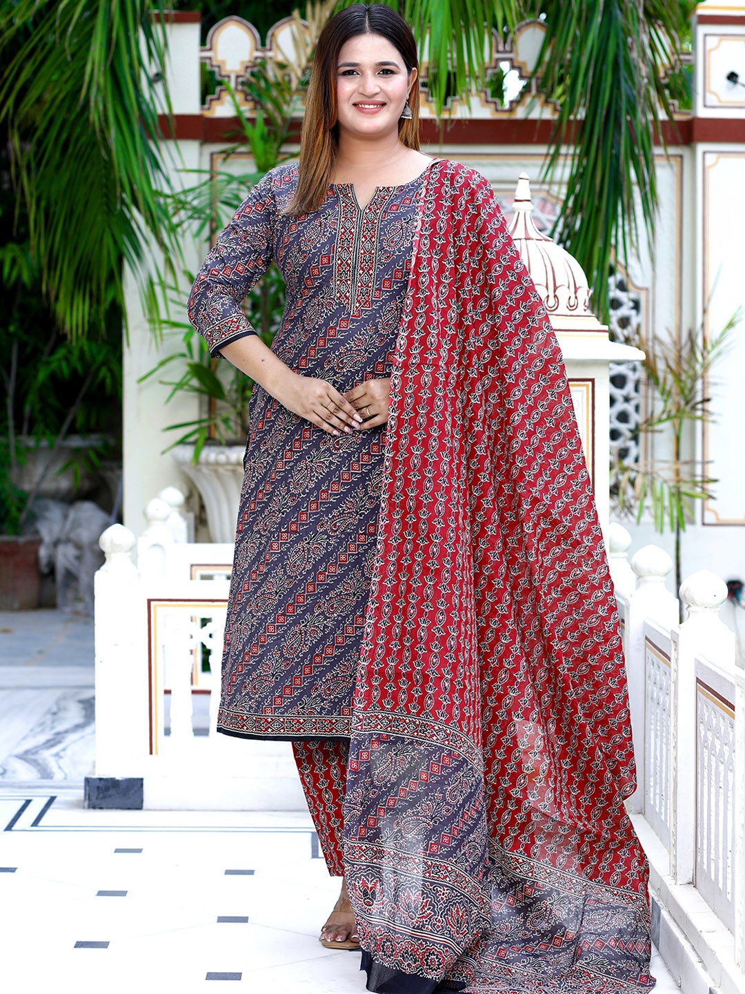 

Jevi Prints Plus Size Floral Printed Notch Neck Pure Cotton Kurta with Trousers & Dupatta, Grey