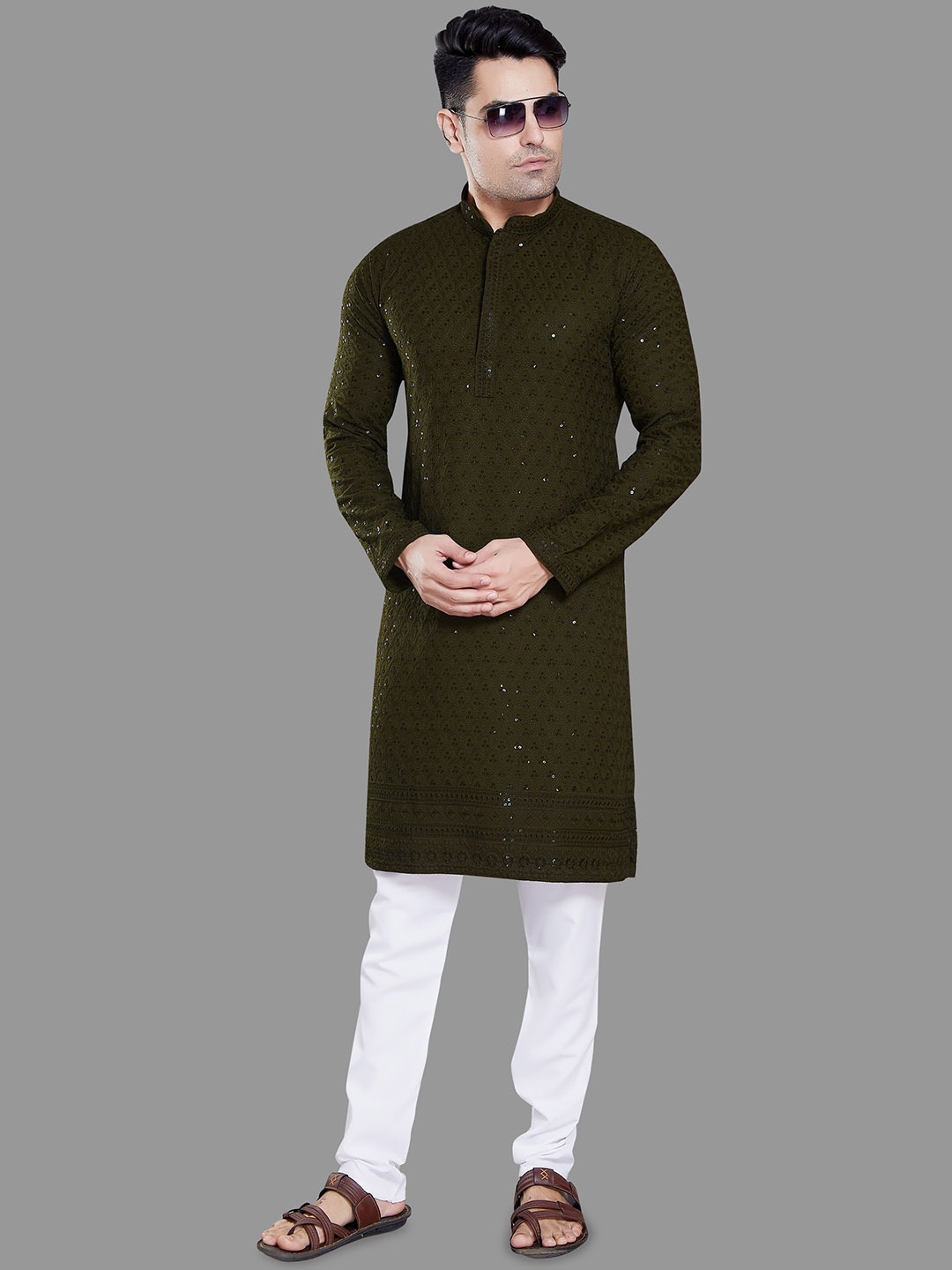 

DIVISIVE Ethnic Motifs Embroidered Mandarin Collar Sequinned Straight Kurta, Green