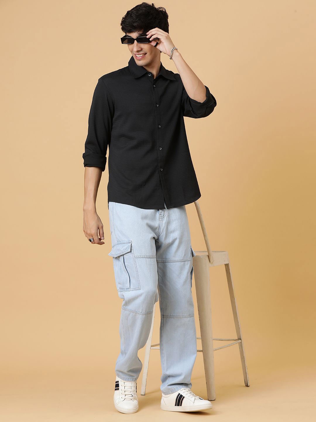 

Kotty Men Relaxed Spread Collar Solid Casual Shirt, Black