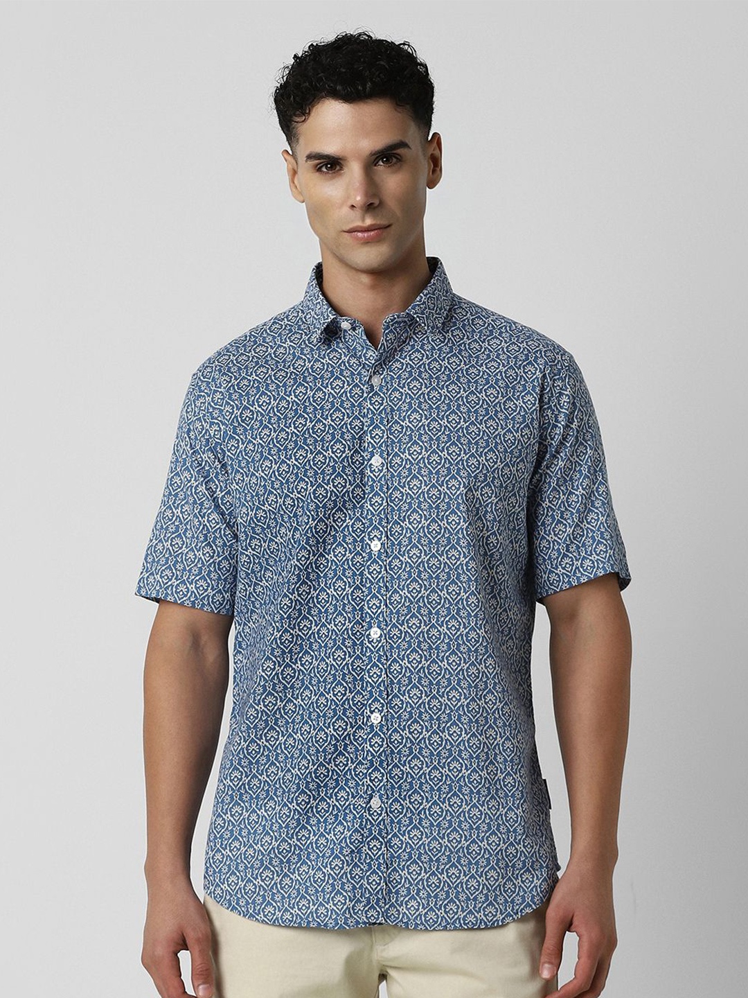 

V Dot Men Spread Collar Floral Printed Cotton Slim Fit Casual Shirt, Blue