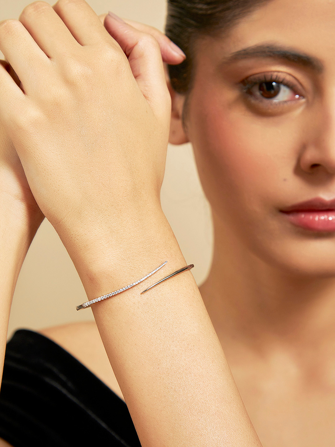 

Kushal's Fashion Jewellery Women Cubic Zirconia Rhodium-Plated Kada Bracelet, Silver