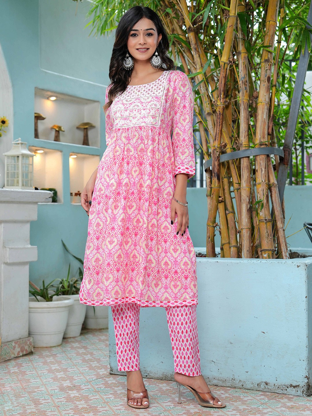 

SIDDHANAM Ethnic Motifs Embroidered Thread Work Kurta with Trousers, Pink