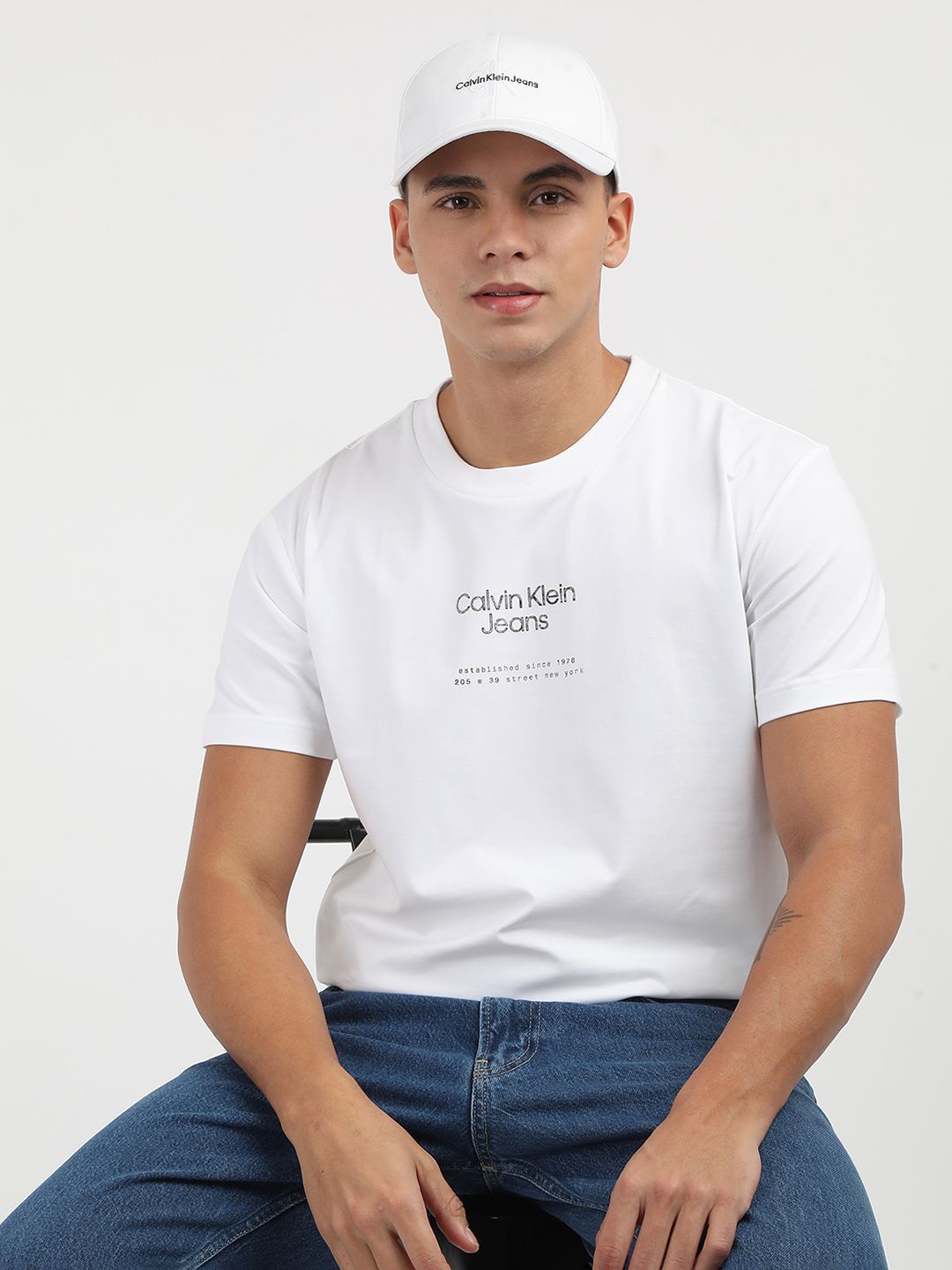 

Calvin Klein Jeans Men Typography Printed Applique T-shirt, White