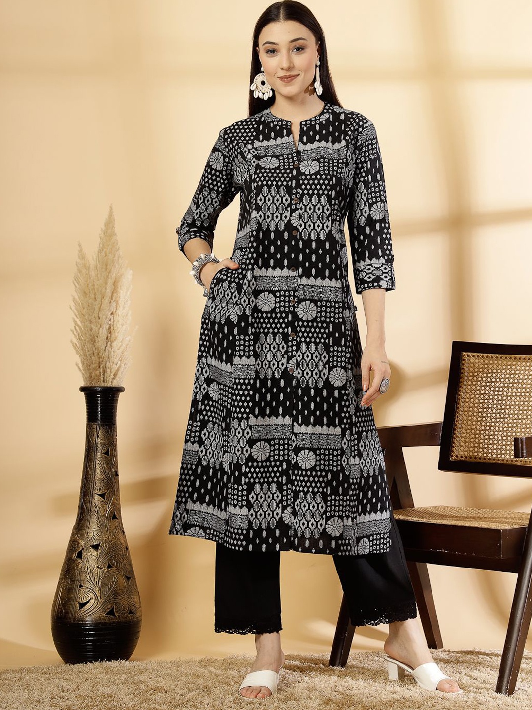 

Pistaa Geometric Printed Band Collar Pure Cotton A-Line Kurta, Black