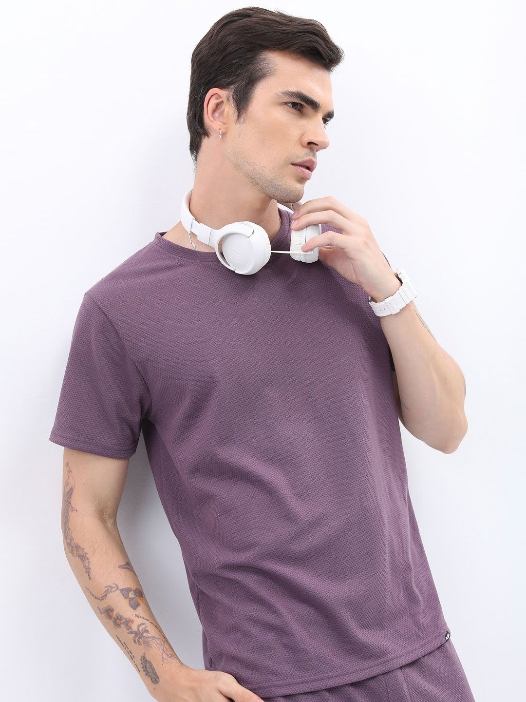 

HIGHLANDER Men Solid Round Neck Slim Fit T-shirt, Magenta