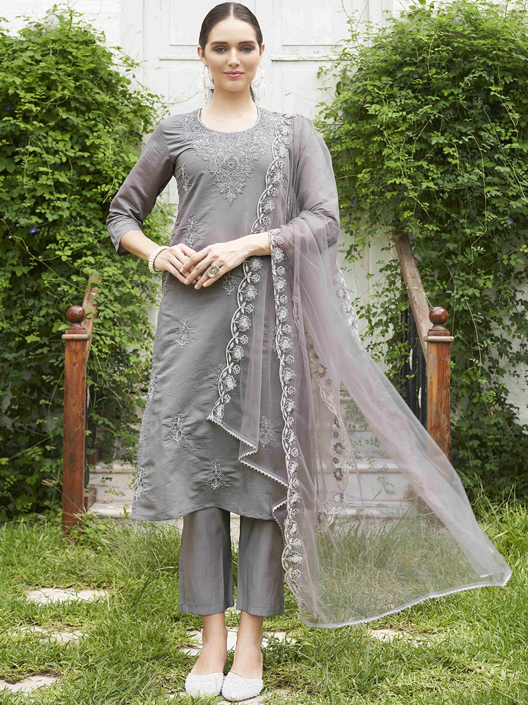 

Tikhi Imli Ethnic Motifs Embroidered Sequinned Kurta With Trousers & Dupatta, Grey