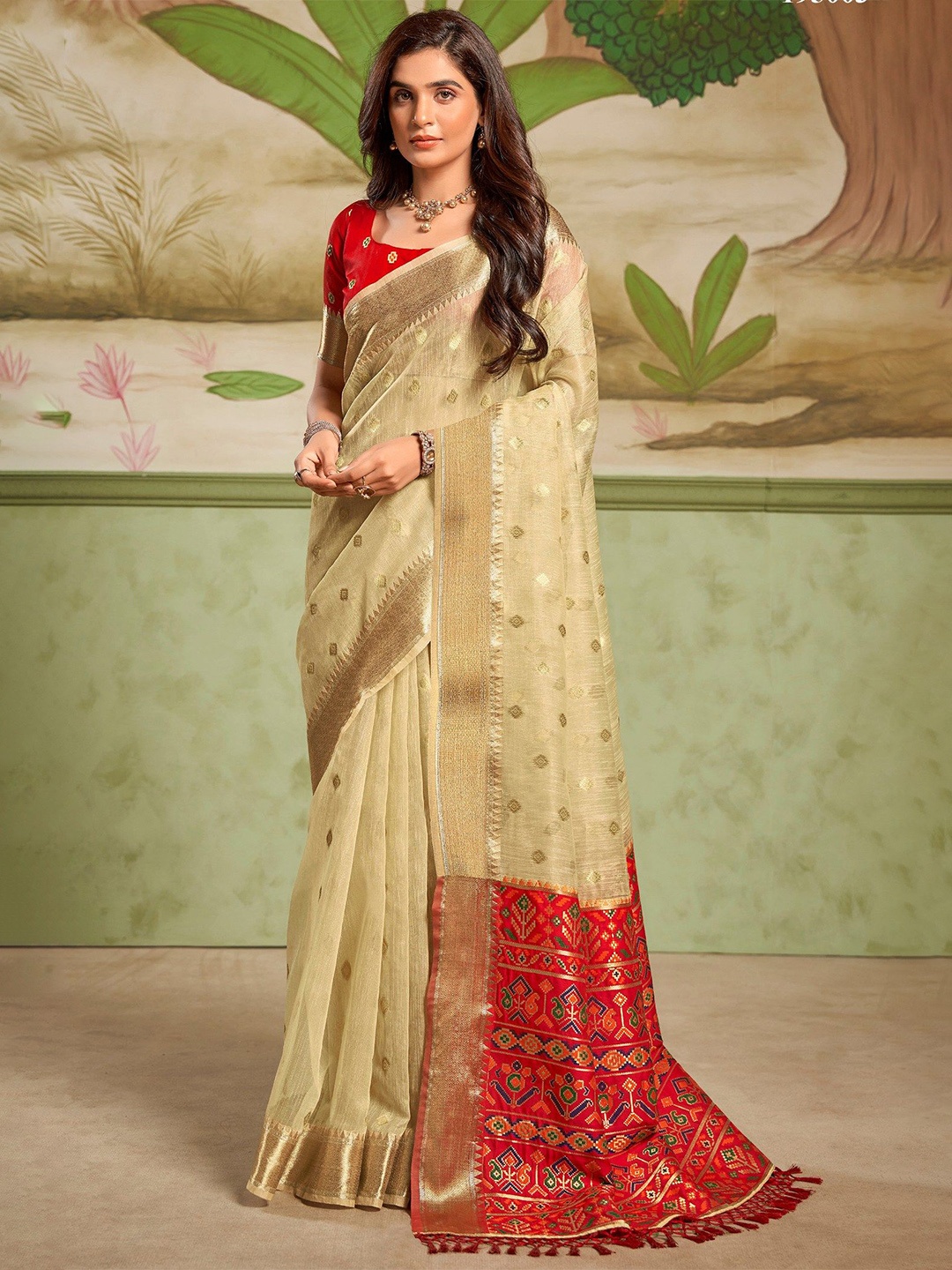 

MySilkLove Woven Design Zari Tissue Banarasi Saree, Cream