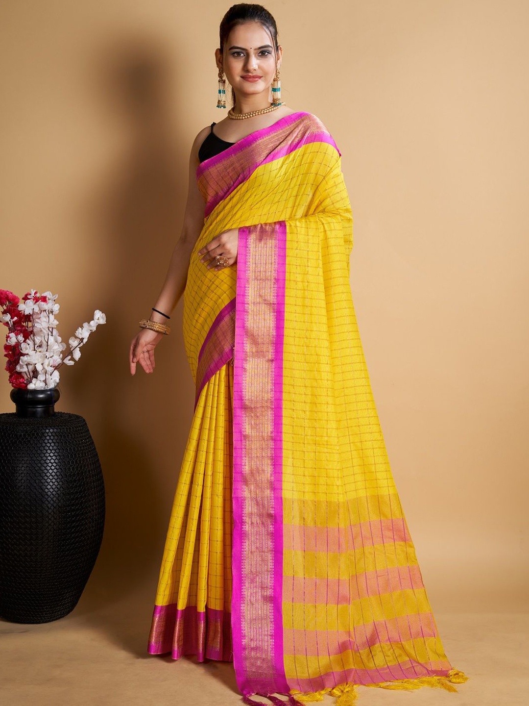 

LEOSAGI Checked Zari Pure Silk Fusion Uppada Saree, Yellow