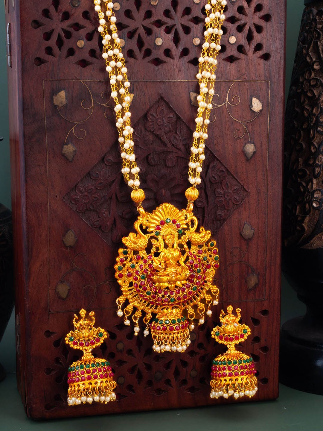 

aadita Kundan Stone Studded & Beaded Jewellery Set, Gold