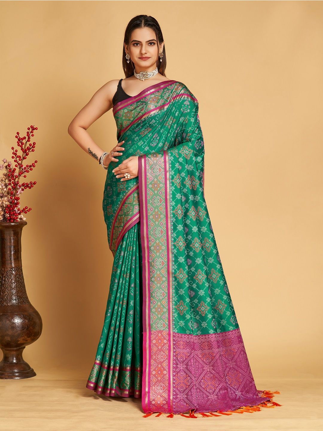 

LEOSAGI Ethnic Motifs Zari Pure Silk Patola Saree, Green