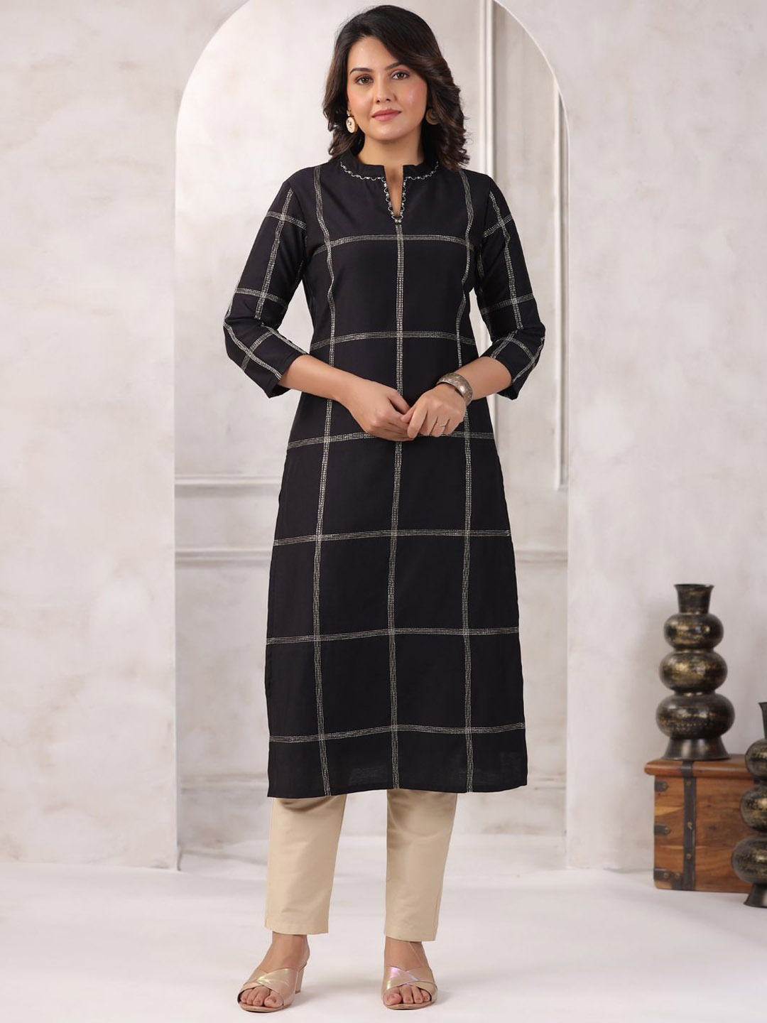 

Readiprint Women Checked Thread Work Kurta, Black