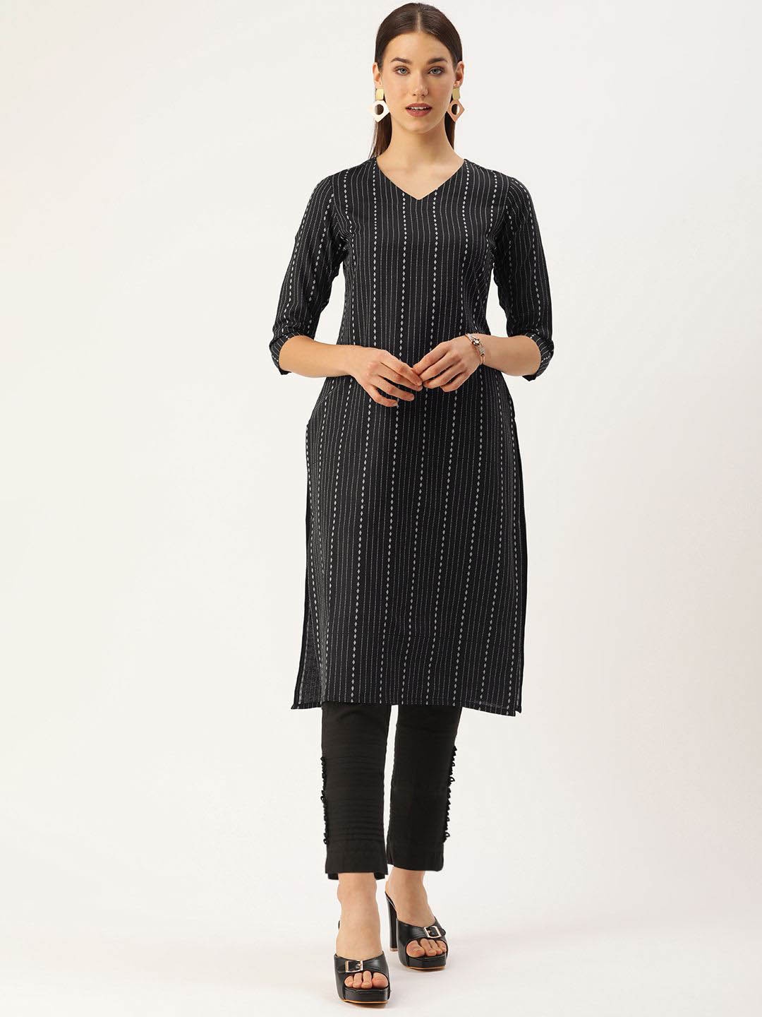 

Shaily Striped Kanta Work V Neck Straight Kurta, Black