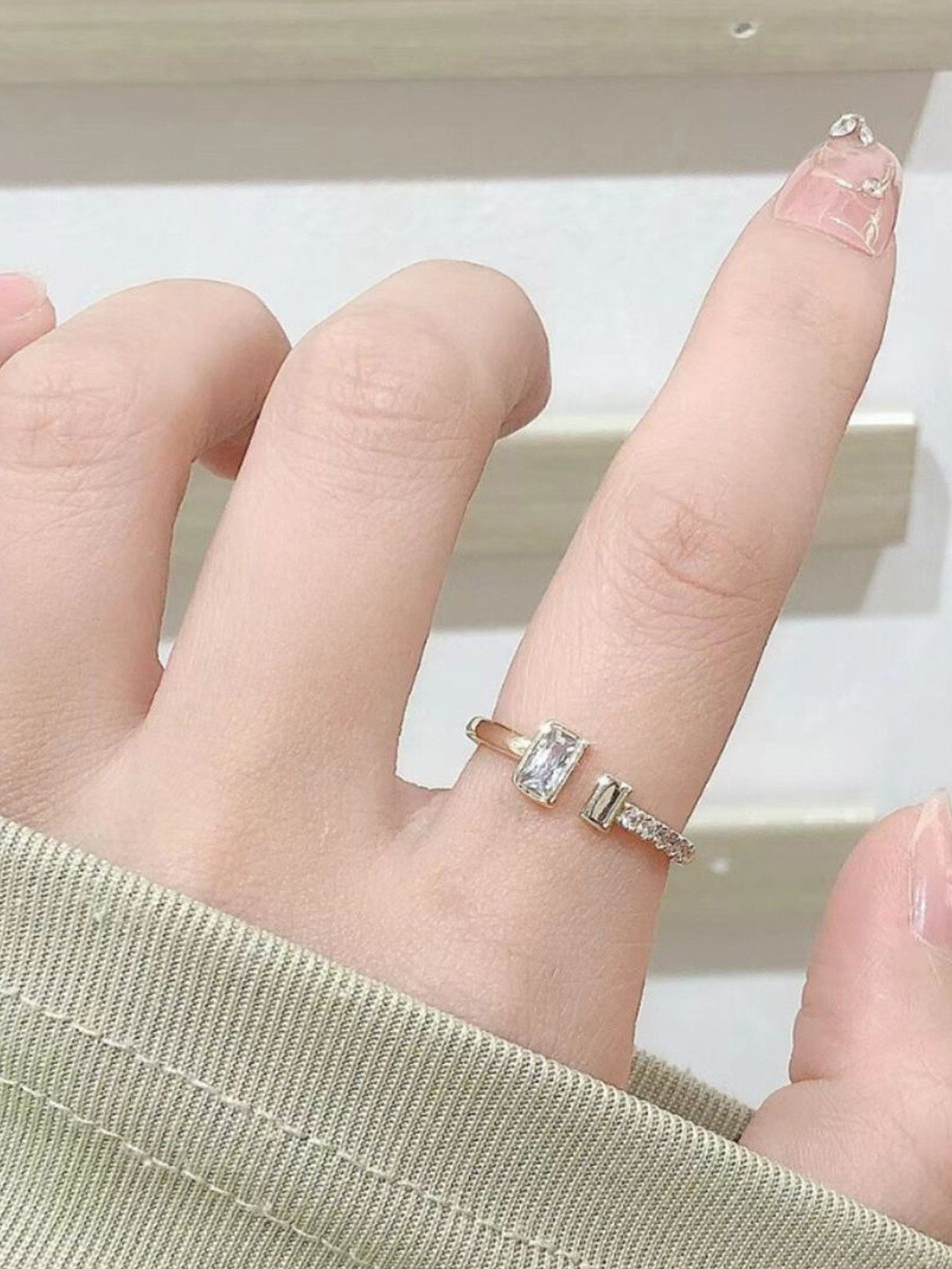 

SALTY Niata Gold-Plated Crystals Stone-Studded Antique Adjustable Finger Ring