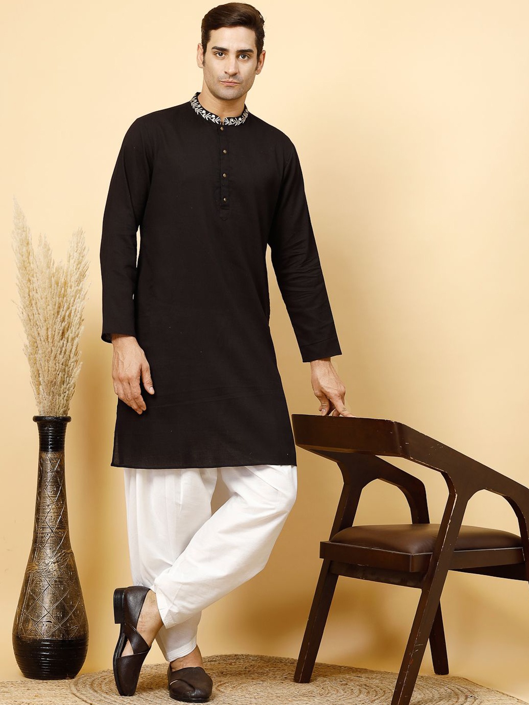 

Sangria Embroidered Cotton Straight Kurtas, Black