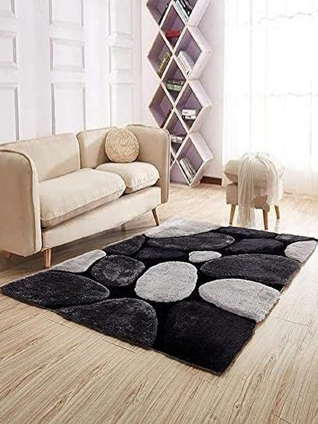 

Banchmark Home Furnishings Black Geometric Handmade Polyester Carpet