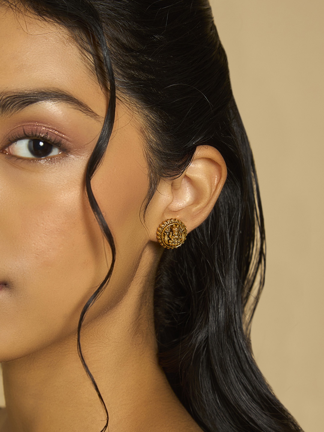 

Kushal's Fashion Jewellery Gold-Plated Classic Studs Earrings