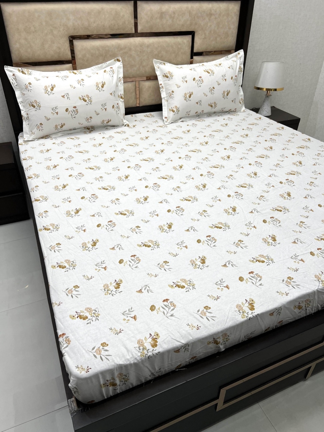 

Pure Decor Sapphire Brown Floral 330 TC Cotton Fitted King Bedsheet With 2 Pillow Covers, White