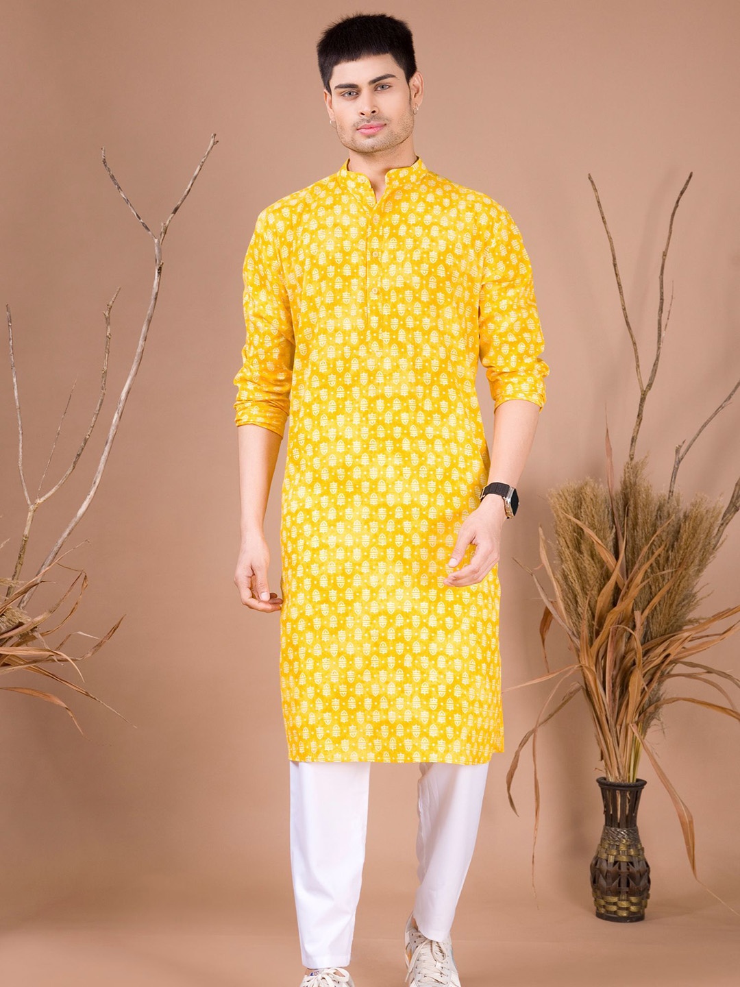 

SHIWAM ETHNIX Men Floral Printed Kurta, Yellow