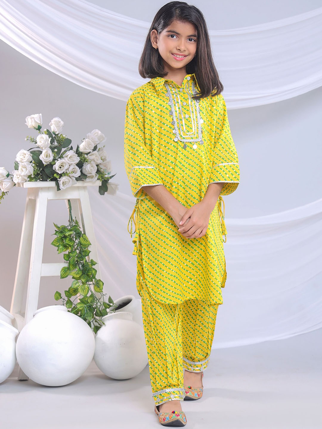 

BAESD Girls Leheriya Printed Regular Gotta Patti Pure Cotton Straight Kurta with Trousers, Yellow