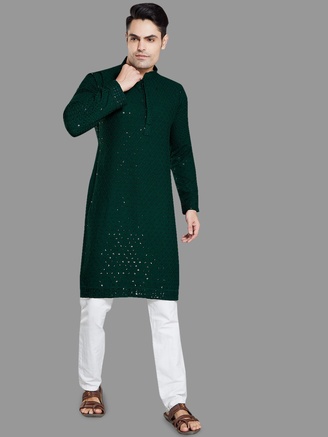 

DIVISIVE Ethnic Motifs Embroidered Mandarin Collar Sequinned Straight Kurta, Green